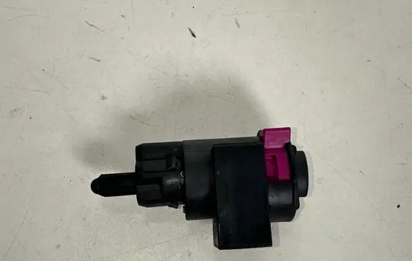 Audi A7 S7 4G Brake pedal sensor switch 4F0945459B