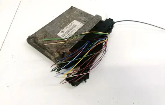 Volkswagen Polo Engine control unit/module 03D906033F 5WP40298