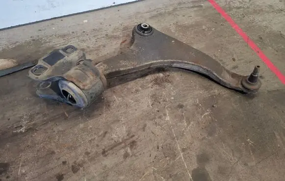 Volvo V60 Front lower control arm/wishbone