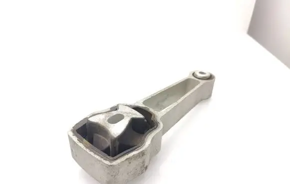 Volvo V60 Engine mount bracket