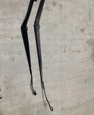 Hyundai Tucson TL Front wiper blade arm