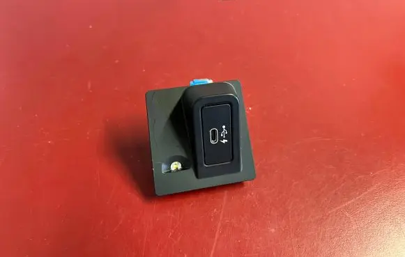 BMW X3 G01 USB socket connector 8711939 84108711939