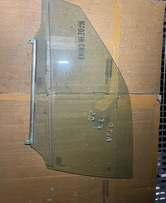 Suzuki Alto Front door window glass four-door