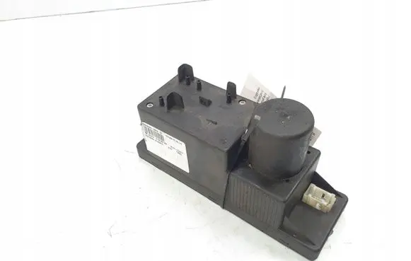 Mercedes-Benz E W210 Central locking vacuum pump 
