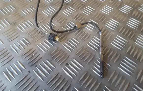 Mercedes-Benz Sprinter W906 Exhaust gas temperature sensor A0009053905
