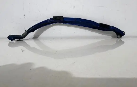 Lexus IS 200-300 Front bumper mounting bracket