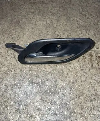 BMW 5 E39 Front door interior handle 8226049