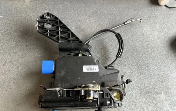 Volkswagen Transporter - Caravelle T5 Front door lock 15AMC3B1 991990101 3B1837015AM