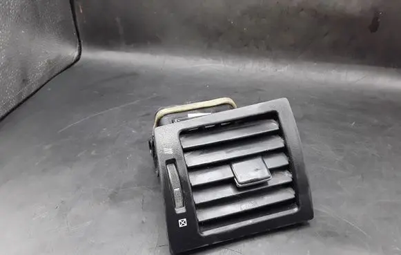 Toyota Avensis T270 Dashboard side air vent grill/cover trim 5566005101