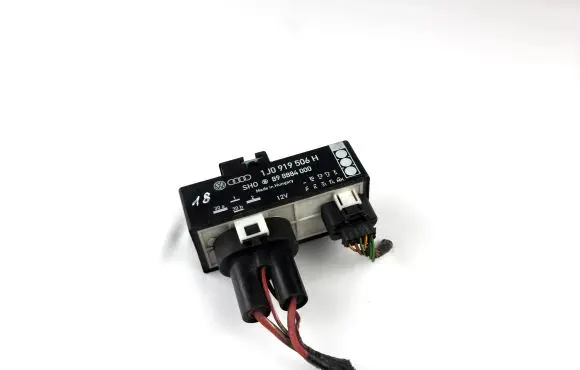 Audi A3 S3 8L Coolant fan relay 1j0919506h 898884000