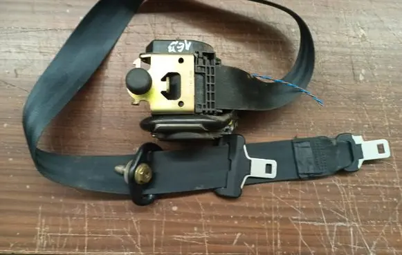 Renault Trafic II (X83) Middle seatbelt (rear) 