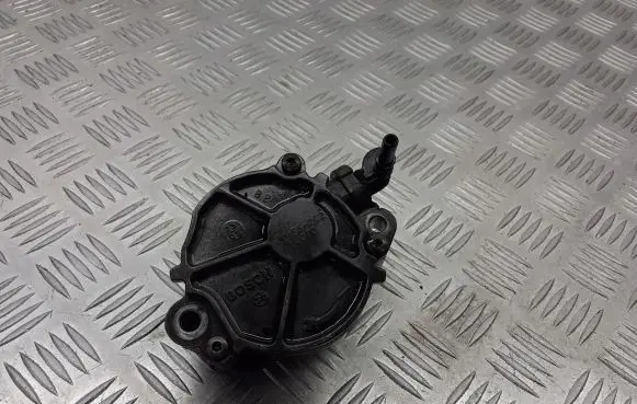 Mazda 3 I Vacuum pump