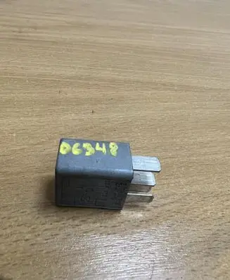Volkswagen PASSAT B6 Other relay A0045452905 D6348