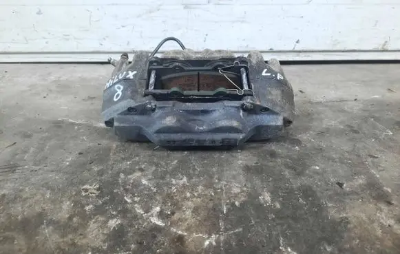 Toyota Hilux VIII Front brake caliper