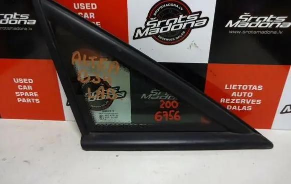 Seat Altea XL Front triangle window/glass 5P0845412