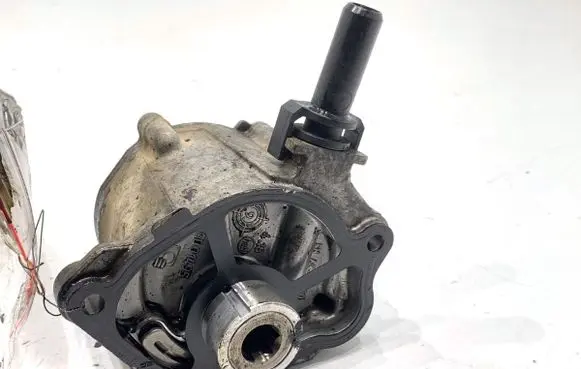 Mercedes-Benz GLK (X204) Vacuum pump 