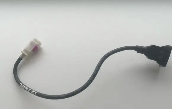 Mercedes-Benz C W204 USB socket connector A1728200515
