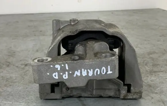 Volkswagen Touran I Engine mount bracket 1T0199262AA