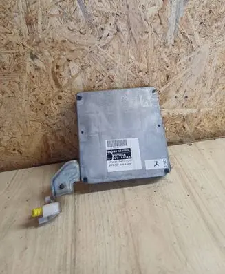 Toyota Avensis Verso Engine control unit/module 1758005461 8966144360