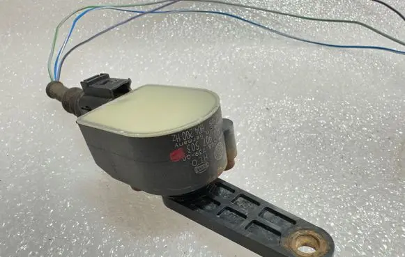 Audi A6 S6 C6 4F Headlight/headlamp level sensor 1T0907503