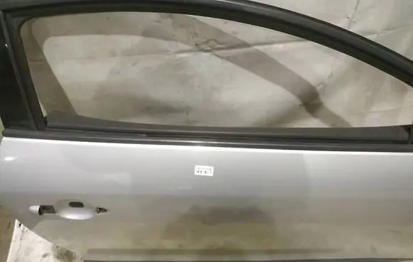 Renault Megane III Front door glass trim molding 