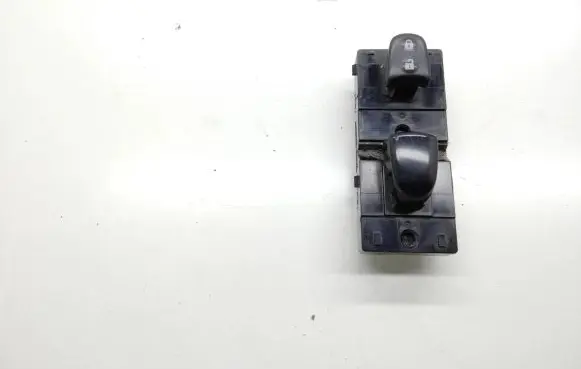 Nissan Qashqai Electric window control switch
