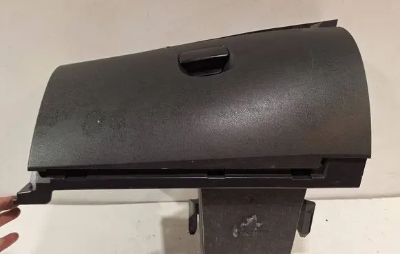 Renault Megane III Glove box 681080021R
