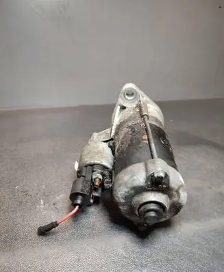 Volkswagen PASSAT B7 Starter motor LRS02474
