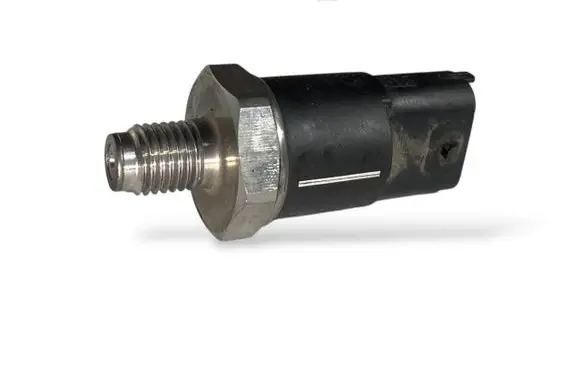 BMW 5 E39 Fuel pressure sensor 0281002475