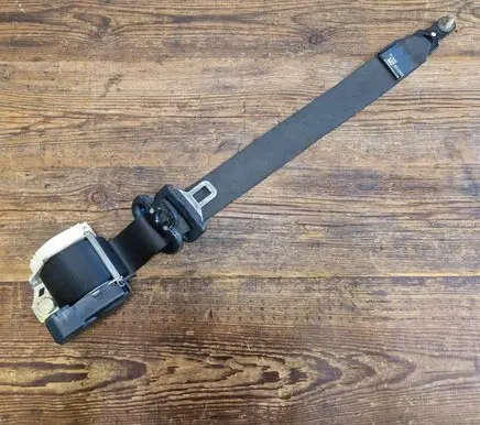 BMW Z3 E36 Front seatbelt 72118412076 8412076