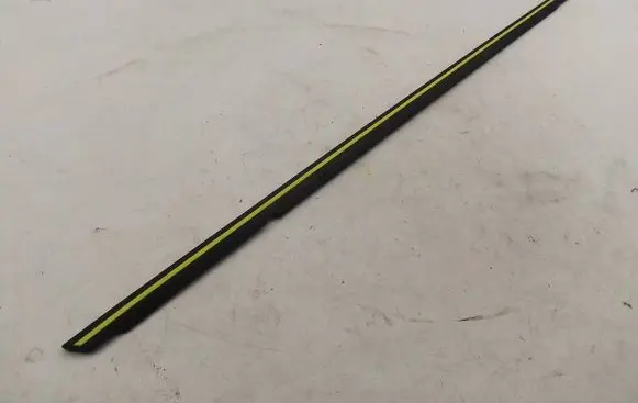 KIA Ceed Front door glass trim molding 82220J7010 FYJG09808607