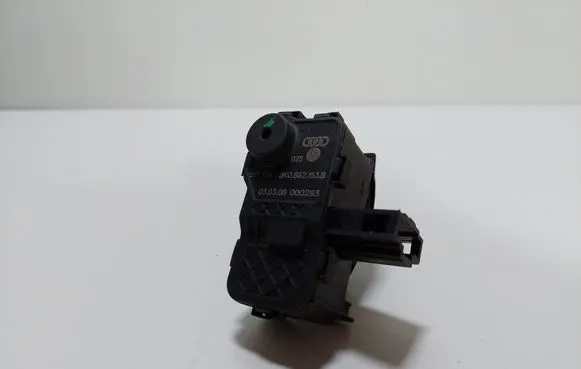 Fuel tank cap lock motor