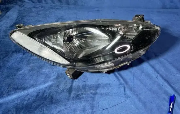 Mazda 2 Headlight/headlamp