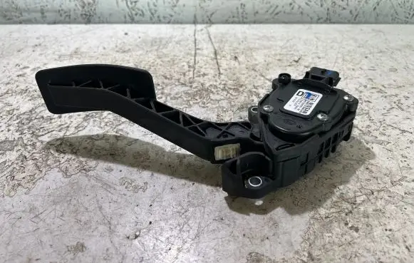 Nissan Maxima A35 Accelerator throttle pedal 180023TA0B 93410102