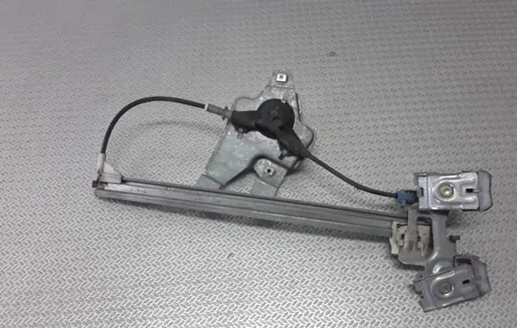 Rear door manual window regulator