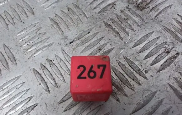 Volkswagen PASSAT B5 Other relay 443919578C 267