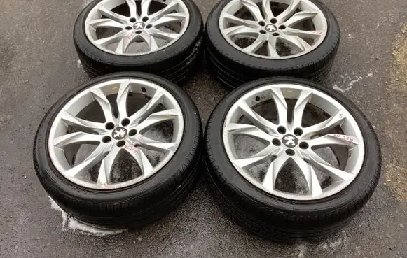 Peugeot RCZ R19 alloy rim 9673495077