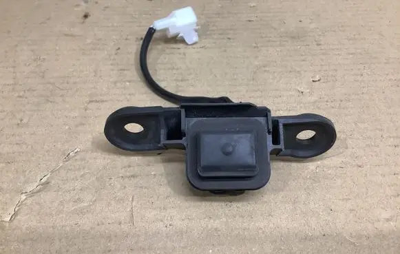 Lexus ES VII XZ10 Tailgate opening switch 