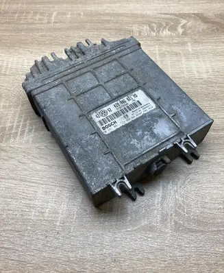 Volkswagen Golf III Engine control unit/module ECU 028906021HD 0281001729