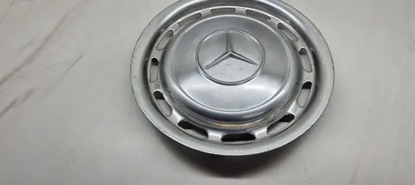 Mercedes-Benz W123 R14 wheel hub/cap/trim 
