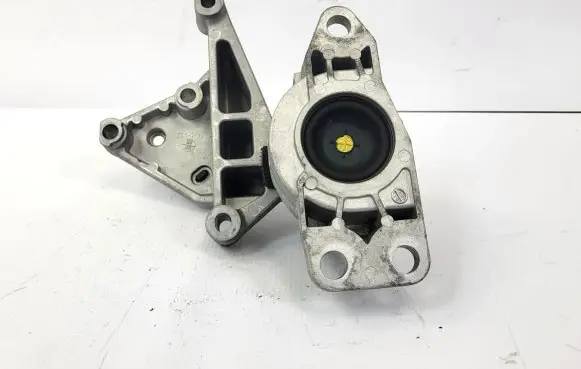 Nissan X-Trail T32 Engine mount vacuum valve 112204BB0A