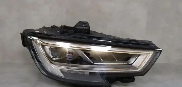 Audi A3 S3 8V Headlight/headlamp 8V0941036 90104569