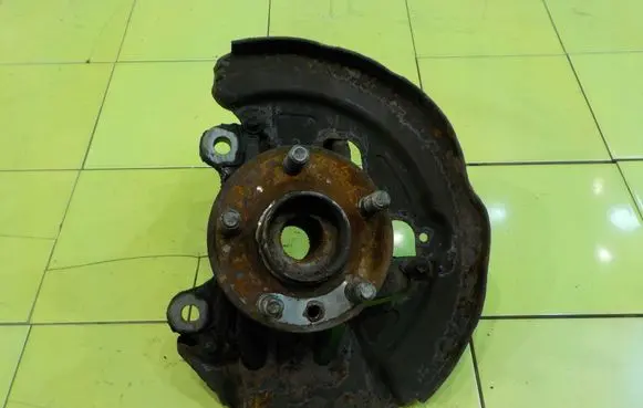 Land Rover Freelander 2 - LR2 Front wheel hub spindle knuckle PRZOD 13AB26