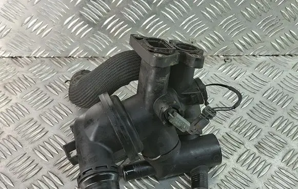 Land Rover Evoque I Thermostat/thermostat housing W584A