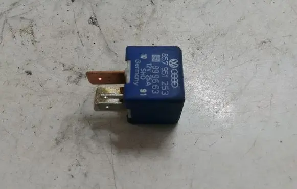 Volkswagen Golf III Other relay 857951253 899663