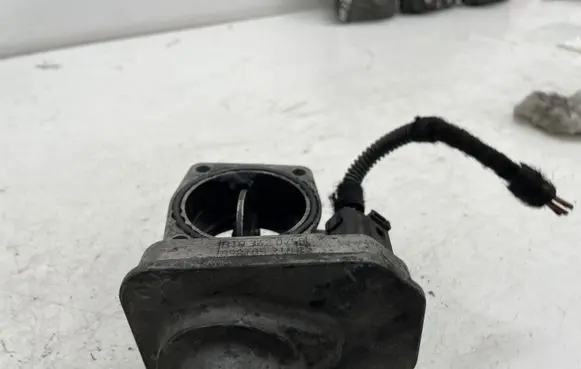Opel Zafira B Throttle valve 8981052101