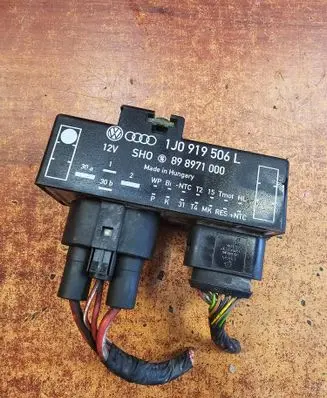 Audi A3 S3 8L Coolant fan relay 1J0919506L 898971000
