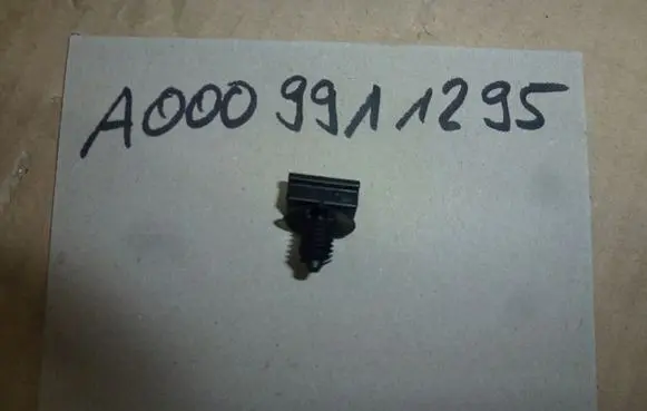 Mercedes-Benz Sprinter W906 Floor mat clip fixing clamp A0009911295
