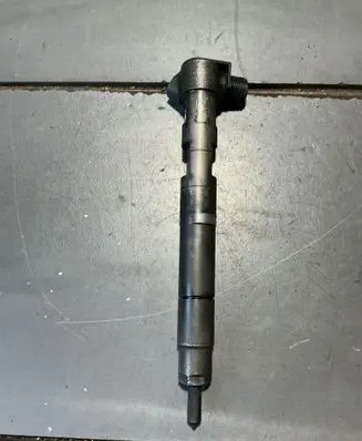 Mercedes-Benz E W212 Fuel injector A6510704987