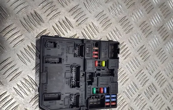 Nissan Qashqai Fuse module 284B74BA0A 521501F09 1073335468